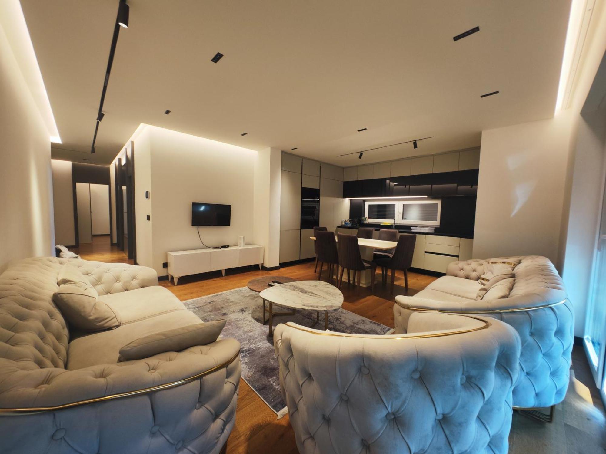 Skyline Exclusive Apartment Peje Exterior photo